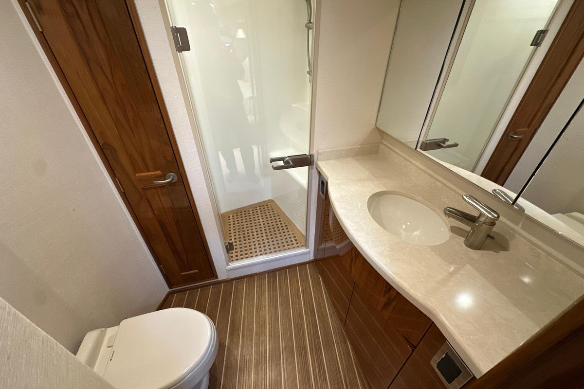 2017 Viking 62 