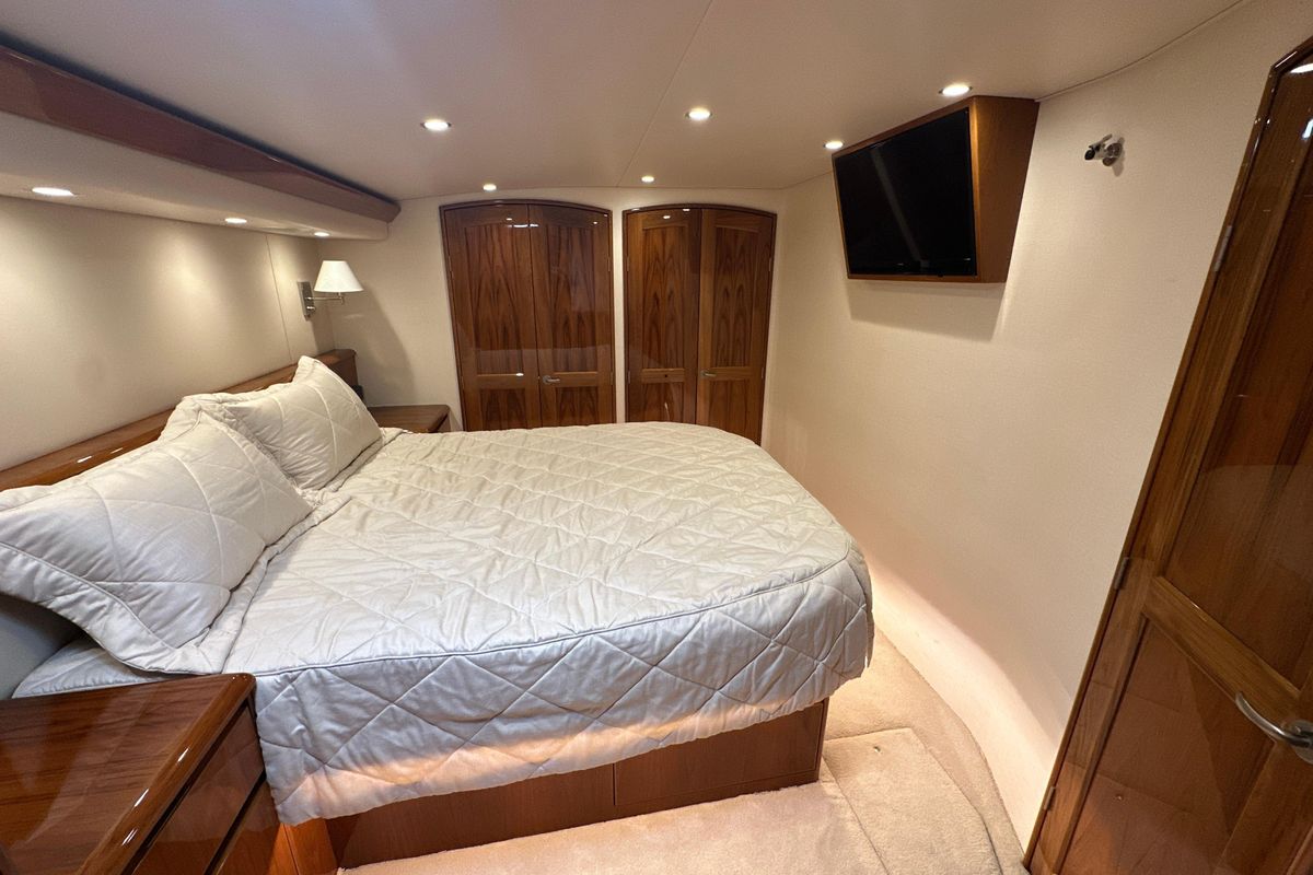 2017 Viking 62 