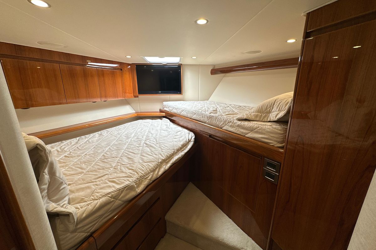 2017 Viking 62 