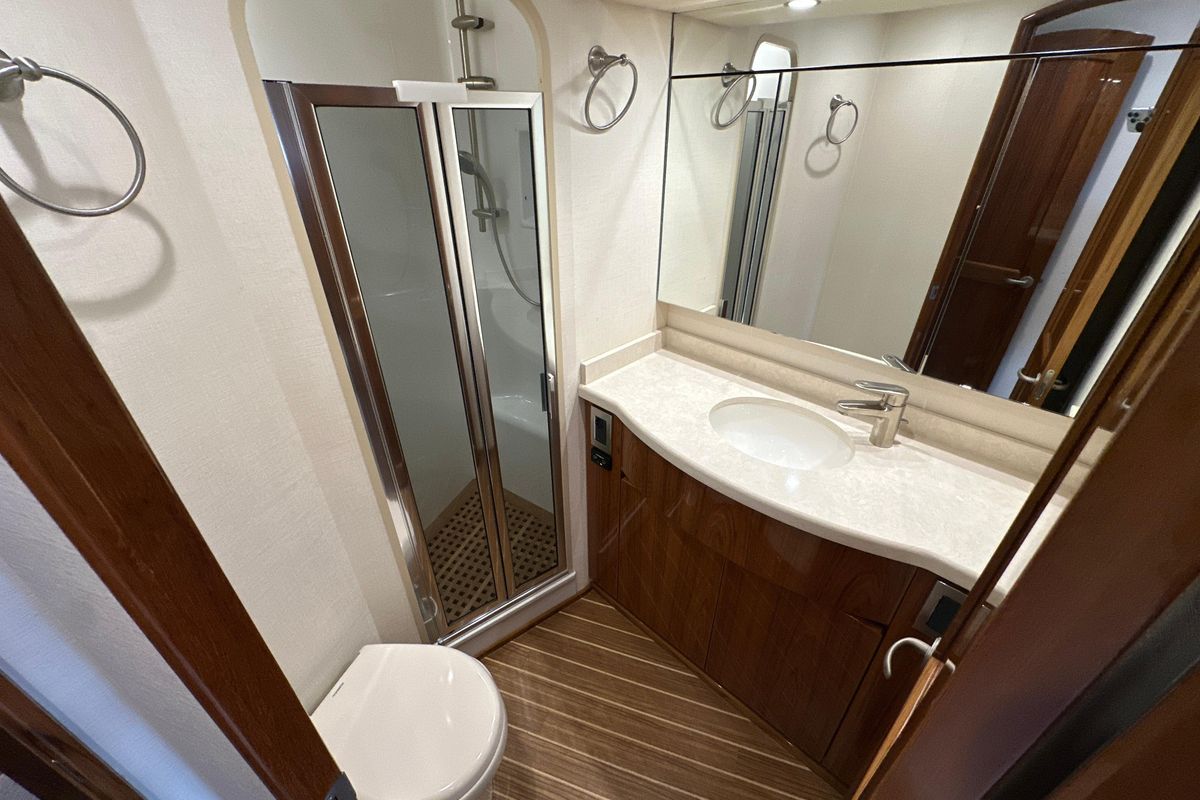 2017 Viking 62 
