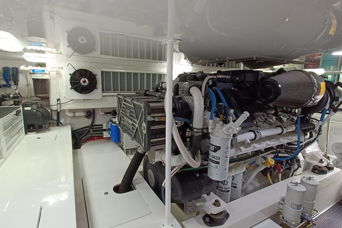2017 Viking 62 