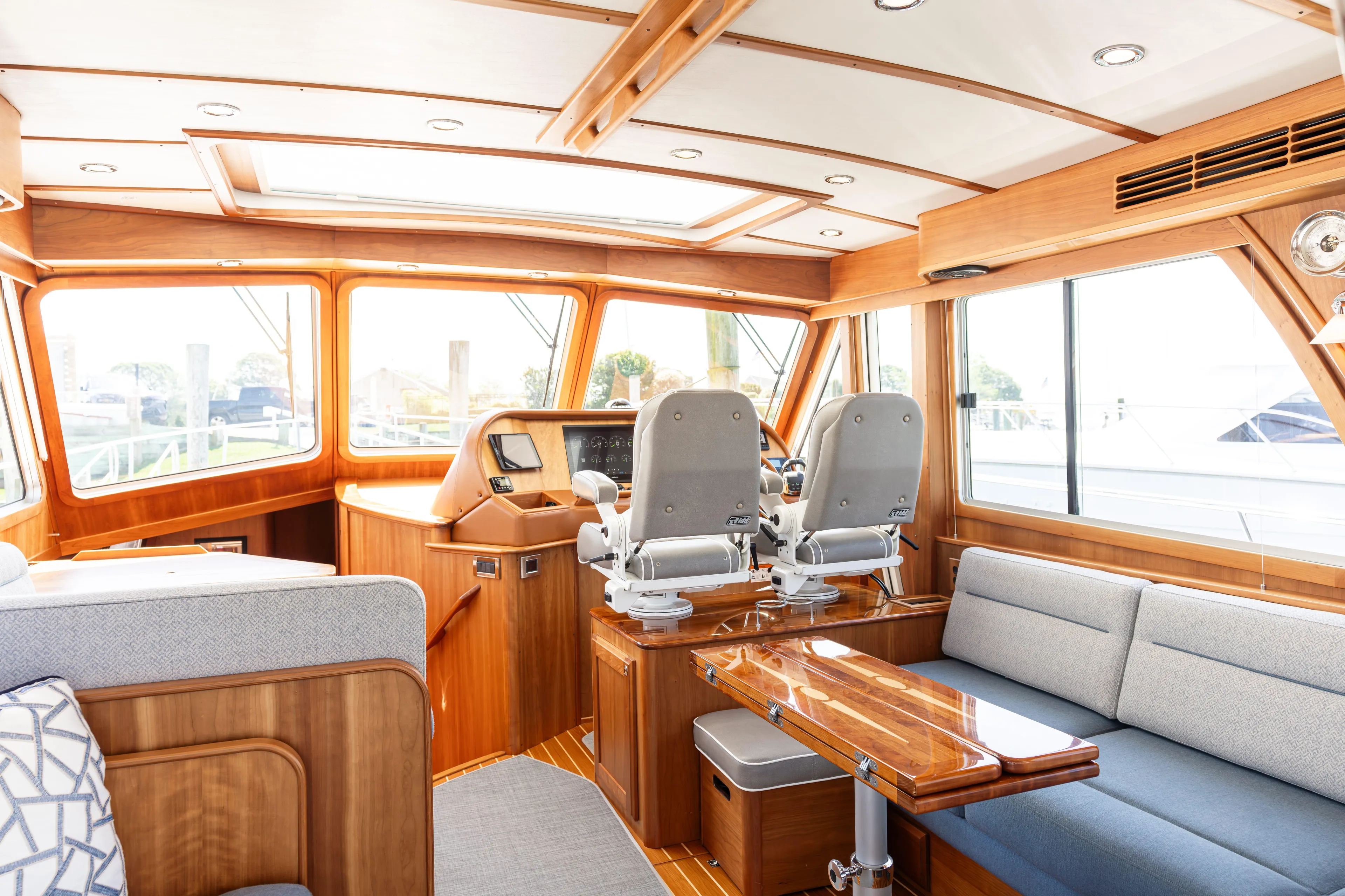 Gracious Yacht Photos Pics 