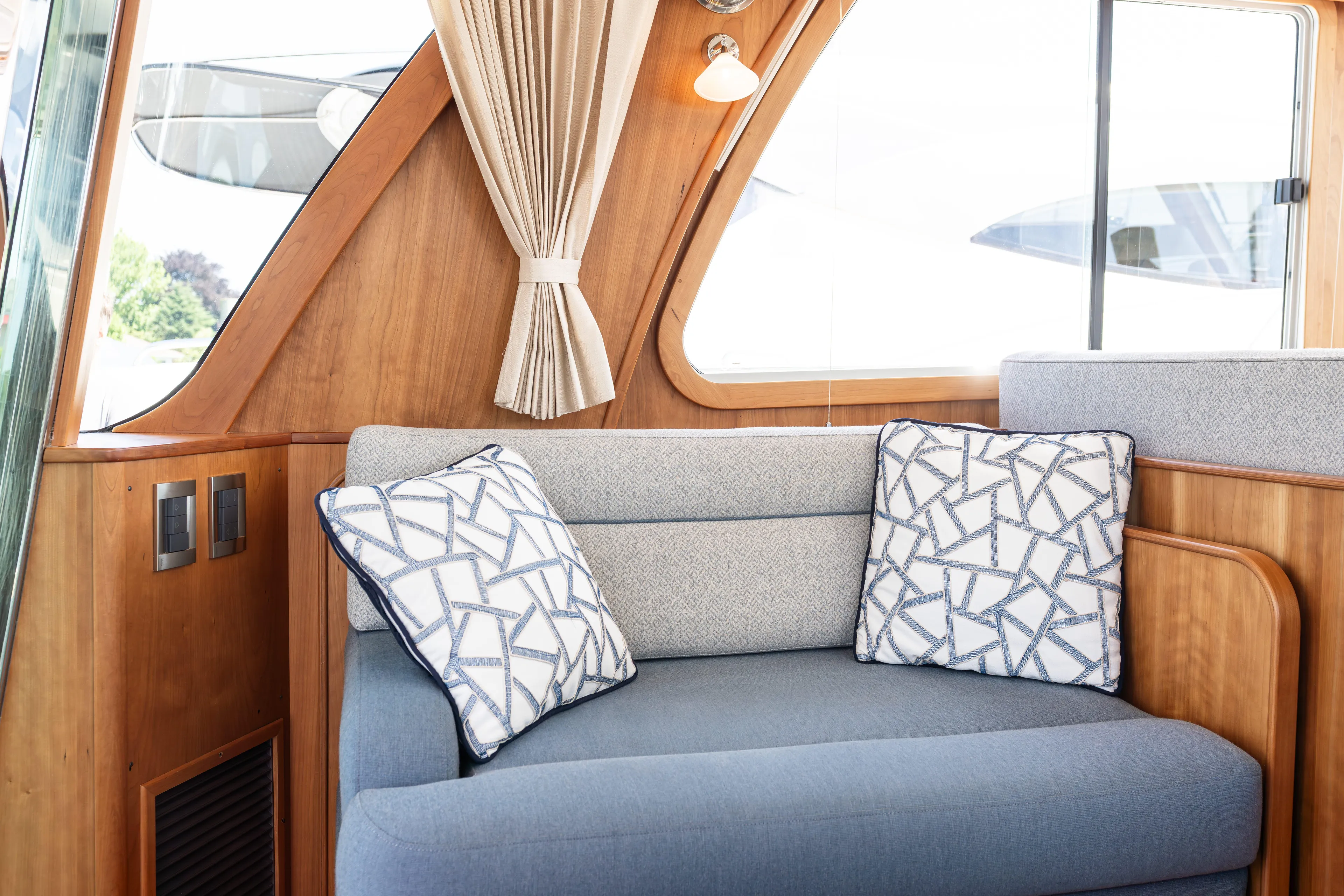 Gracious Yacht Photos Pics 