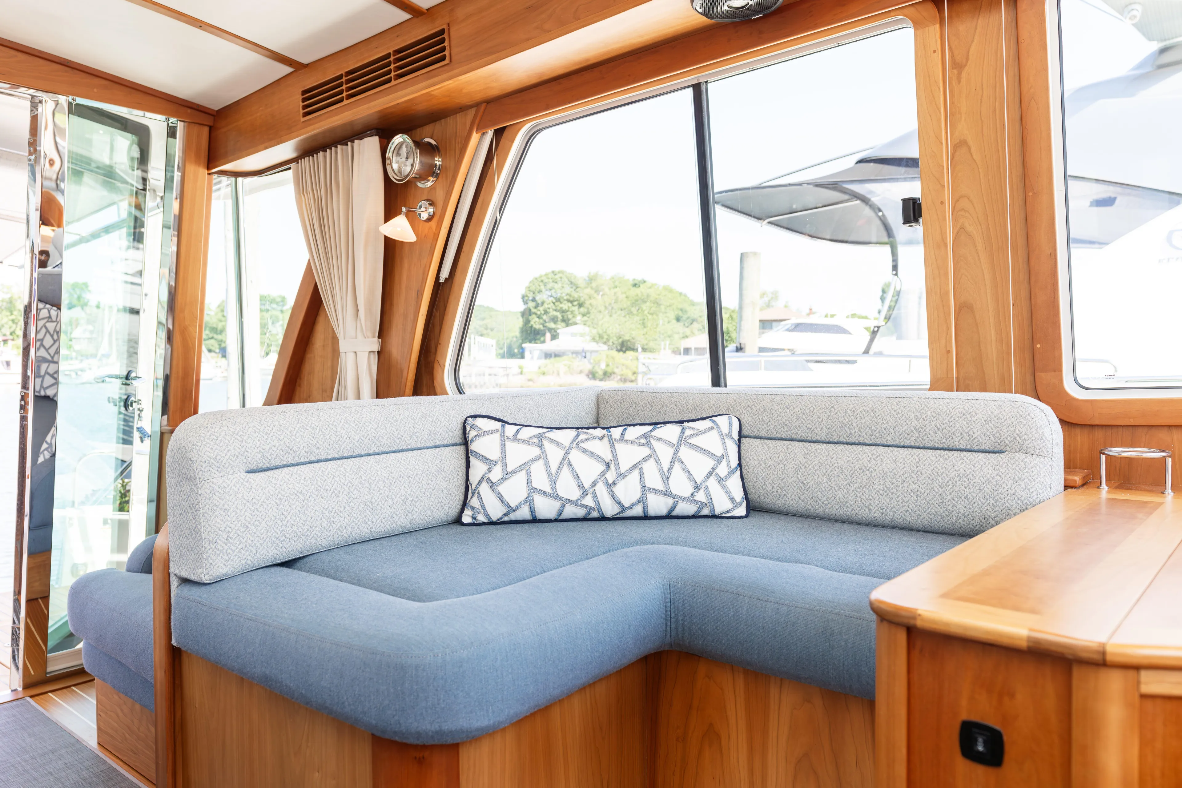 Gracious Yacht Photos Pics 