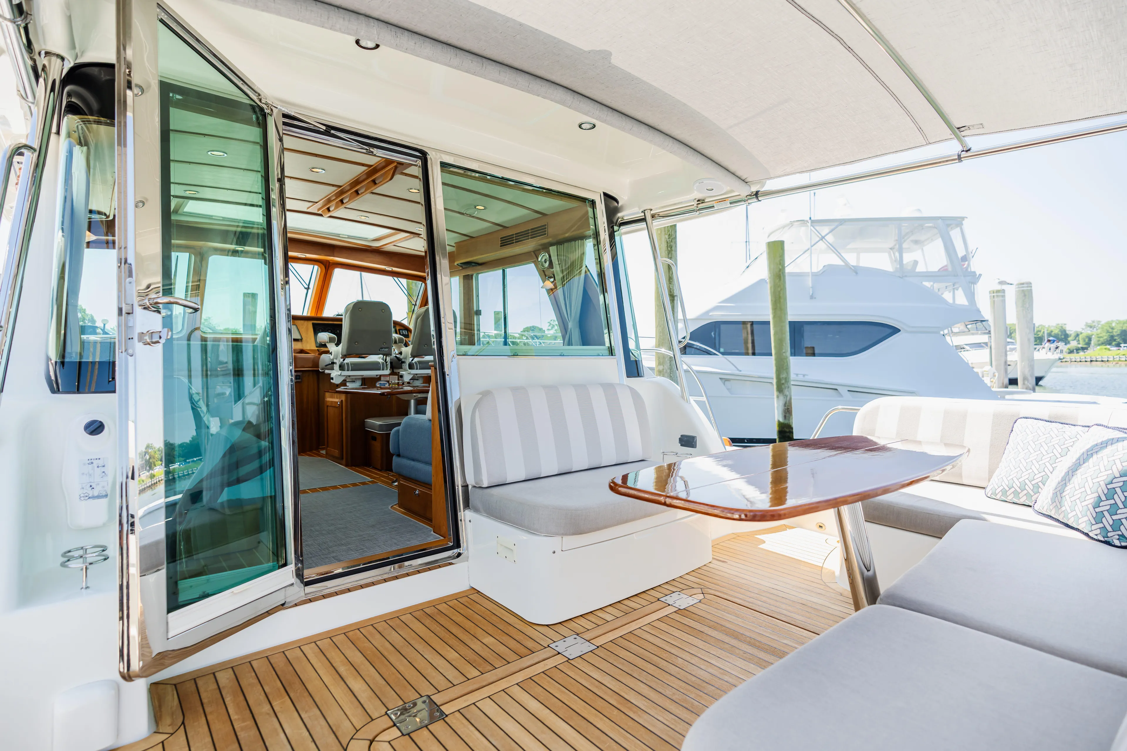 Gracious Yacht Photos Pics 