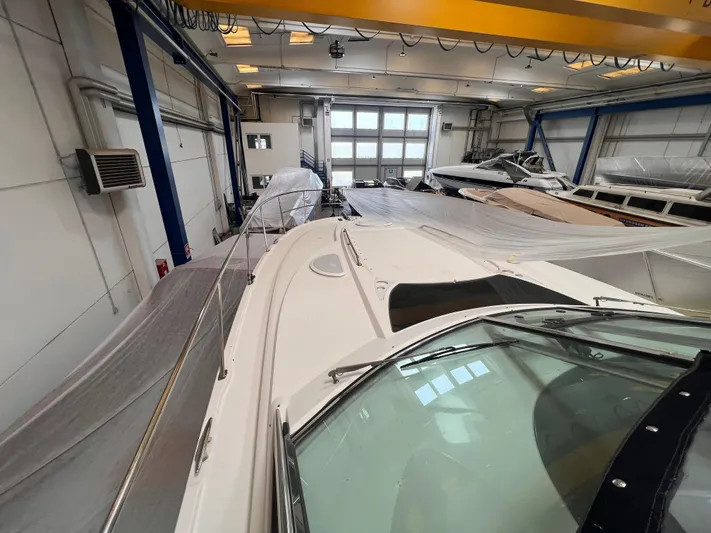  Yacht Photos Pics 2009 Monterey 415 SY yacht in indoor storage, covered and protected.