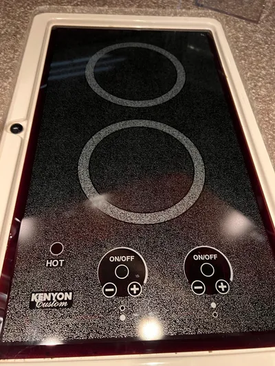  Yacht Photos Pics Kenyon Custom electric cooktop with dual burners on a 2009 Monterey 415 SY.