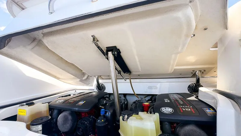  Yacht Photos Pics 2014 Cobalt - Engines