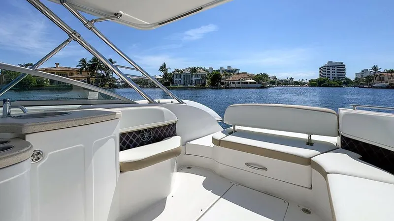  Yacht Photos Pics 2014 Cobalt - Aft lounge