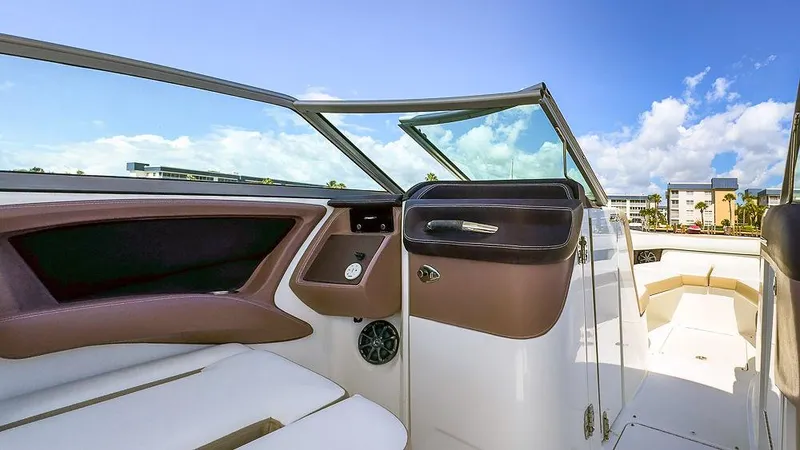  Yacht Photos Pics 2014 Cobalt - Helm