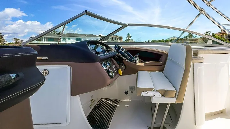  Yacht Photos Pics 2014 Cobalt - Helm