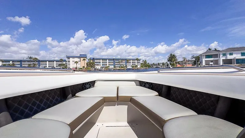  Yacht Photos Pics 2014 Cobalt - Bow