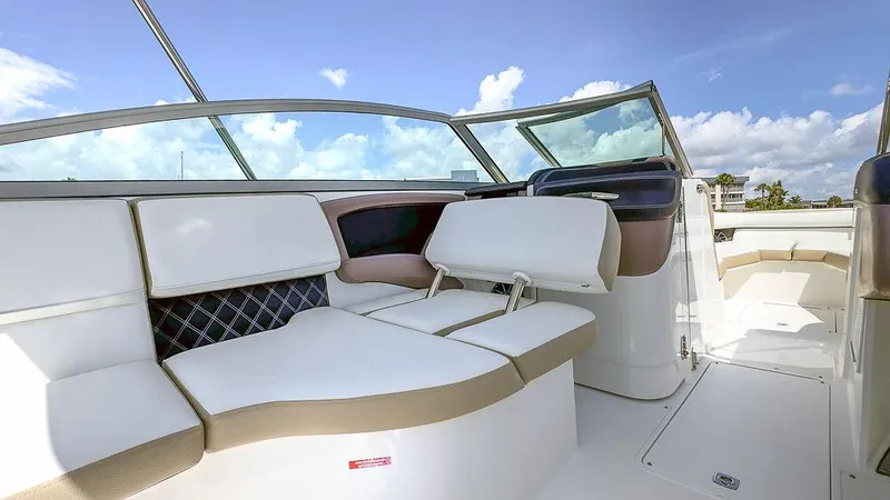  Yacht Photos Pics 2014 Cobalt - Helm