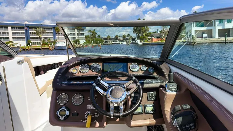  Yacht Photos Pics 2014 Cobalt - Helm