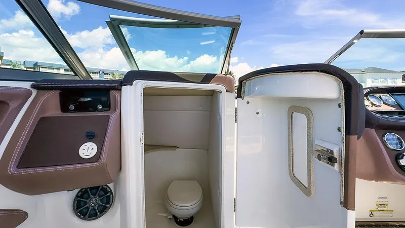  Yacht Photos Pics 2014 Cobalt - Head