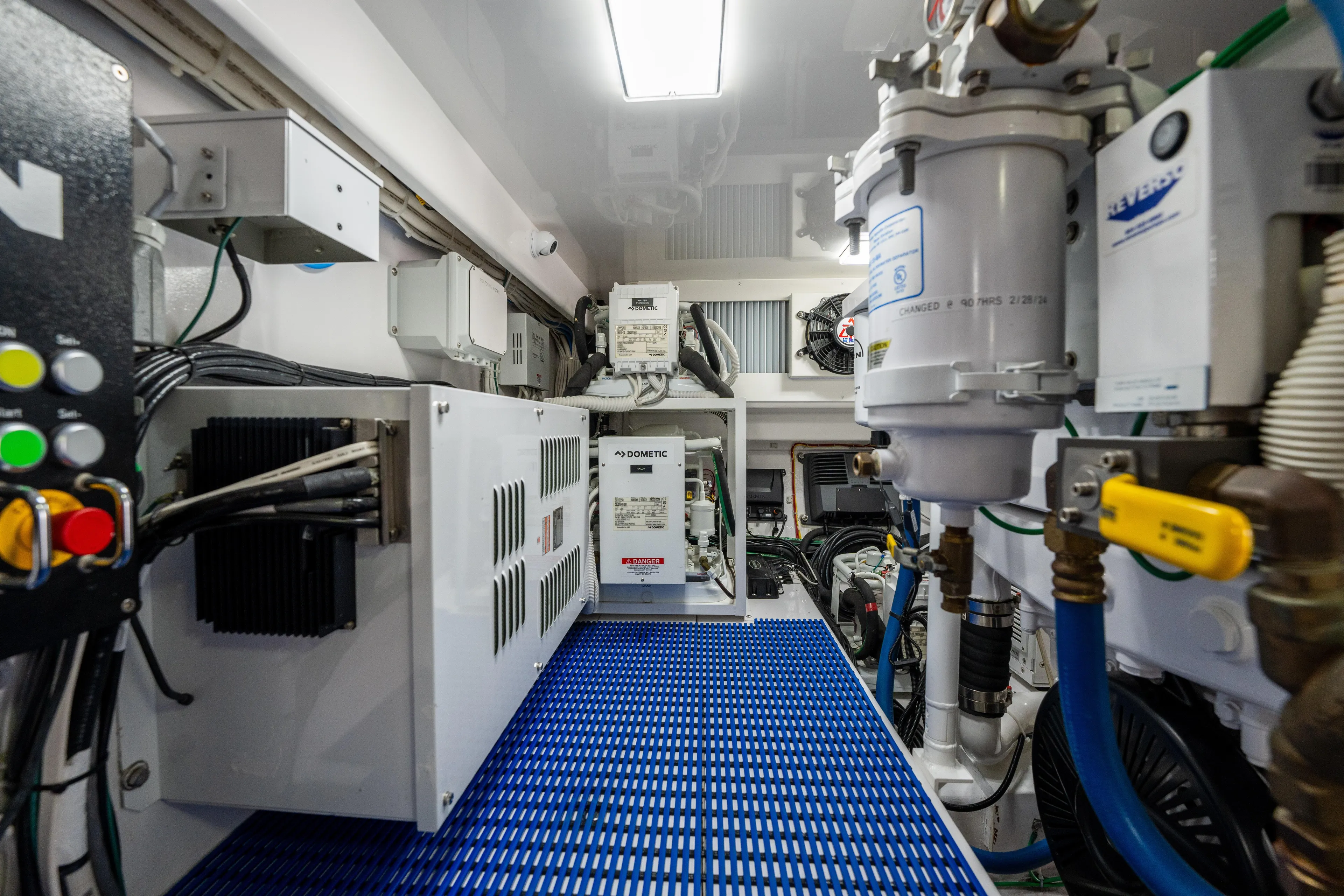 Cabo Chaos Yacht Photos Pics 