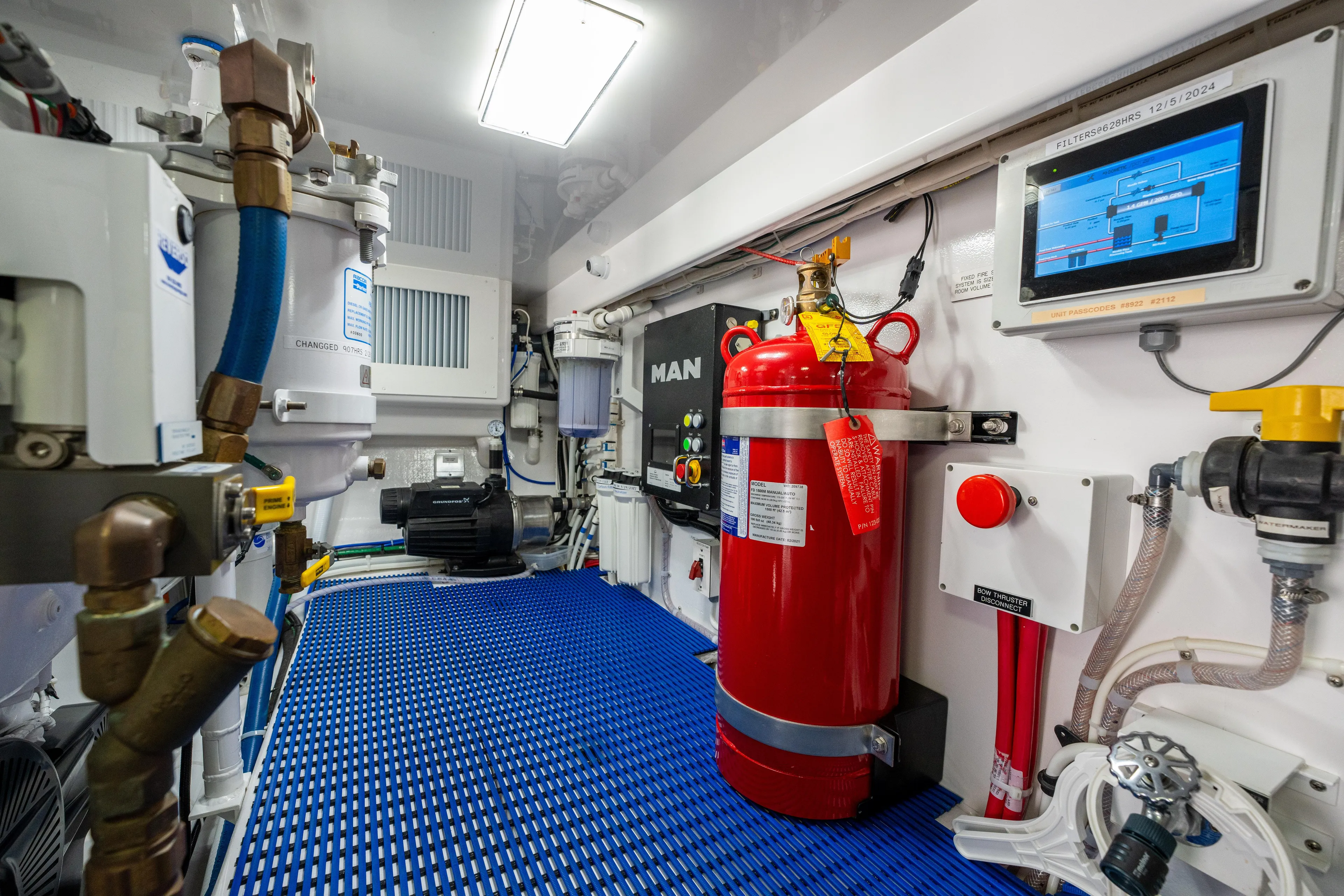 Cabo Chaos Yacht Photos Pics 