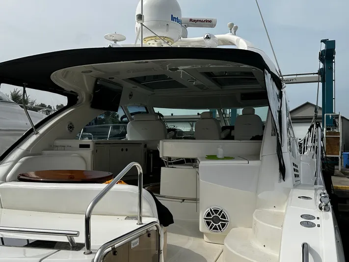 Man O War Yacht Photos Pics 2009 Sea Ray 580 Sundancer yacht with spacious deck and modern amenities.