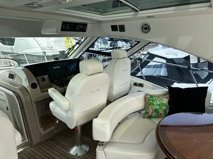Man O War Yacht Photos Pics Luxurious 2009 Sea Ray 580 Sundancer yacht interior with plush seating and modern helm.
