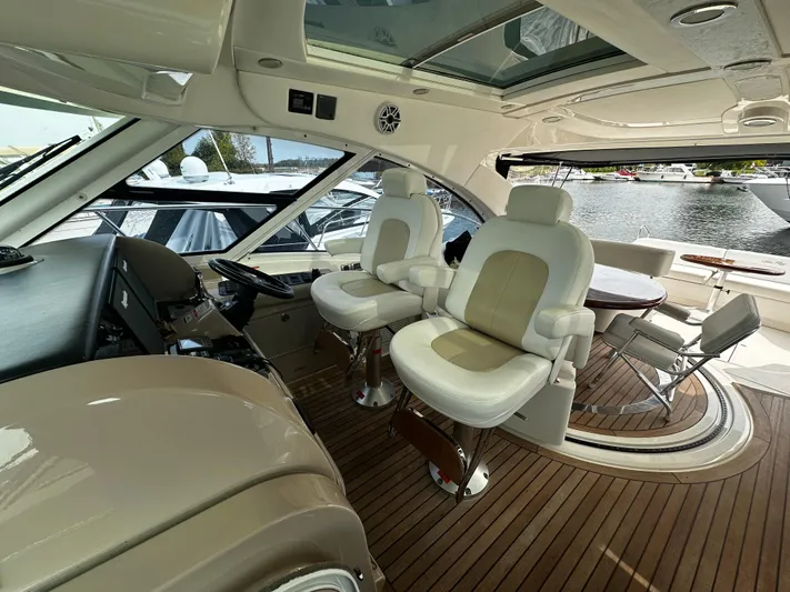 Man O War Yacht Photos Pics Luxurious 2009 Sea Ray 580 Sundancer yacht interior with plush seating and elegant design.