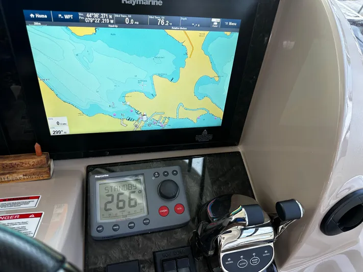 Man O War Yacht Photos Pics Control panel of 2009 Sea Ray 580 Sundancer with navigation display and throttle controls.