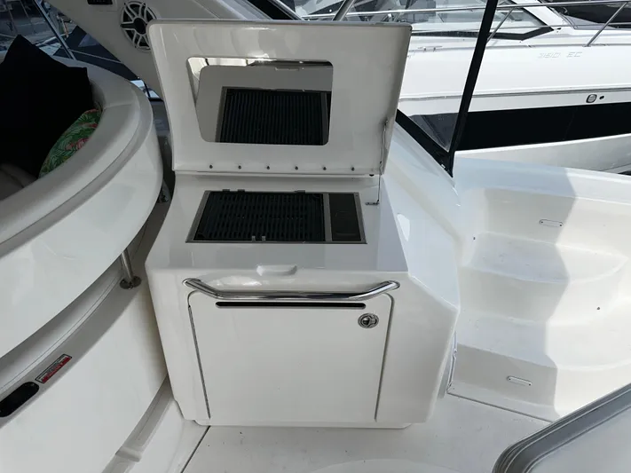 Man O War Yacht Photos Pics 