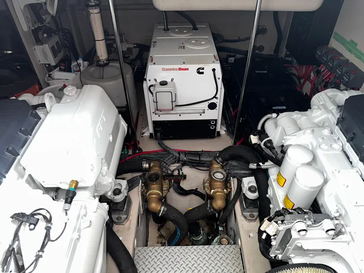 Man O War Yacht Photos Pics 