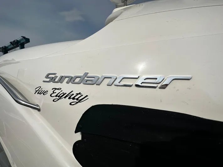 Man O War Yacht Photos Pics 2009 Sea Ray 580 Sundancer yacht emblem on white hull.