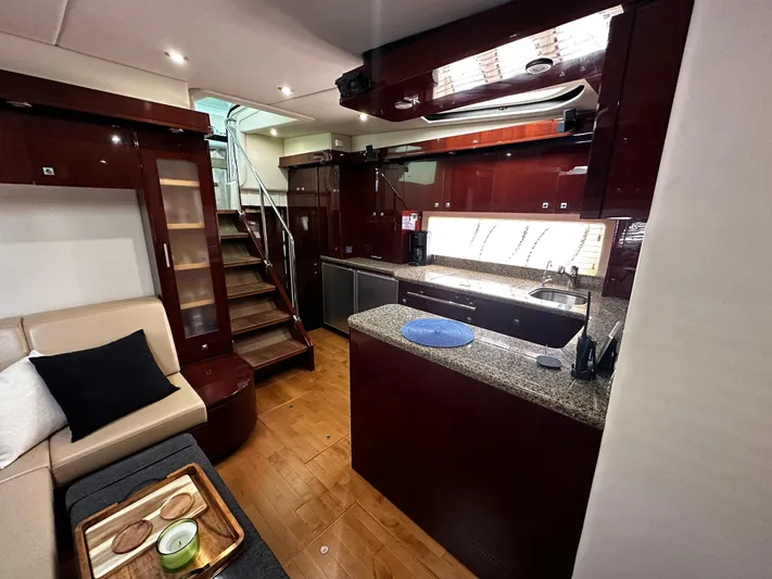 Man O War Yacht Photos Pics 