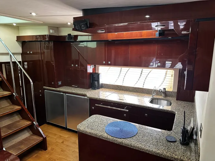 Man O War Yacht Photos Pics 