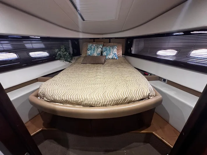 Man O War Yacht Photos Pics 