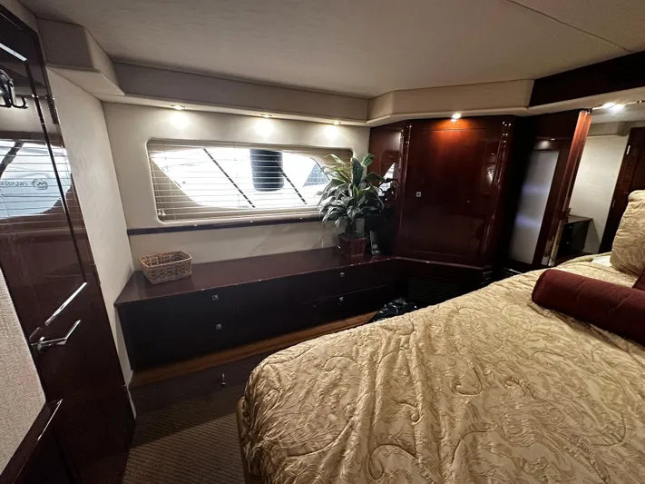 Man O War Yacht Photos Pics 