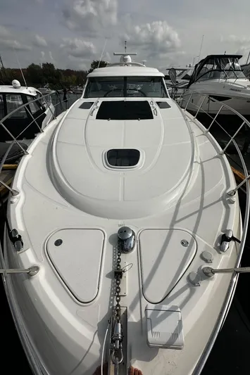 Man O War Yacht Photos Pics 2009 Sea Ray 580 Sundancer yacht docked, showcasing sleek design and spacious deck.