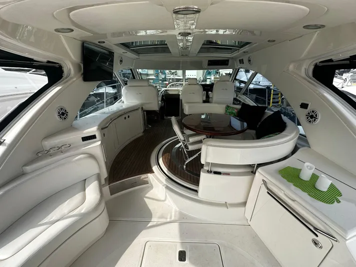 Man O War Yacht Photos Pics Luxurious interior of 2009 Sea Ray 580 Sundancer yacht with elegant seating and modern amenities.