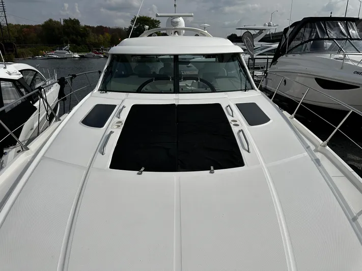 Man O War Yacht Photos Pics 2009 Sea Ray 580 Sundancer yacht docked, showcasing sleek design and spacious deck.