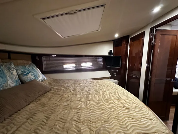 Man O War Yacht Photos Pics 