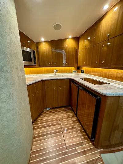 Abigail Yacht Photos Pics 