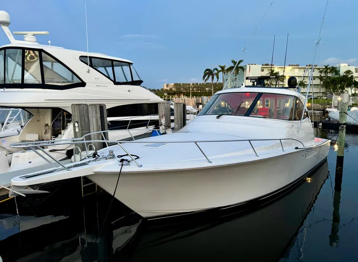 Abigail Yacht Photos Pics 