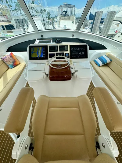 Abigail Yacht Photos Pics 