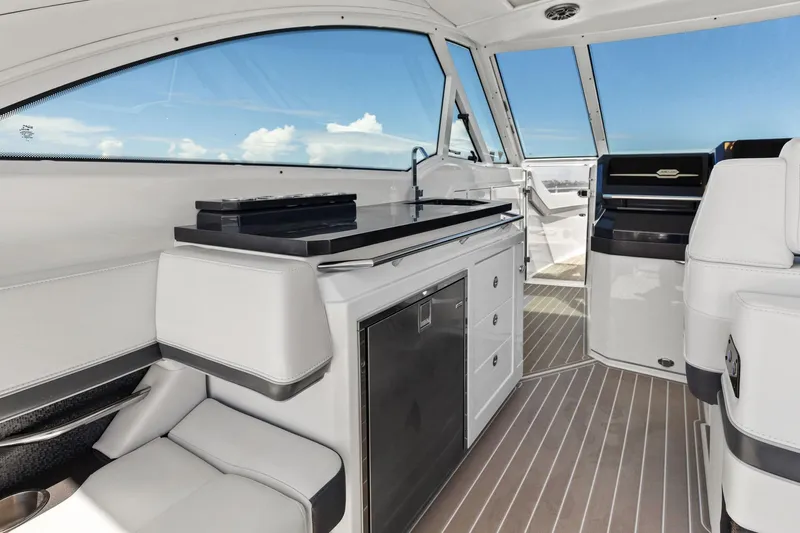 Yacht Photos Pics Interior of 2023 Formula 380 Super Sport Crossover OB, featuring sleek seating and modern amenities.