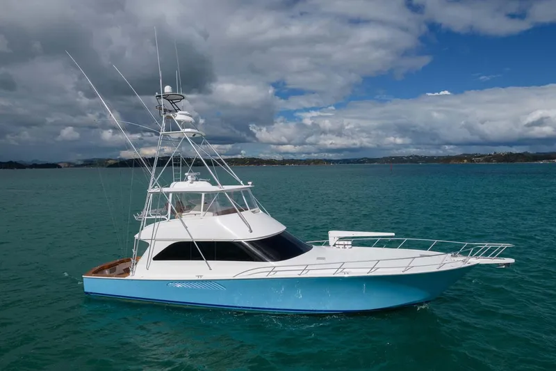 Defiance Yacht Photos Pics 