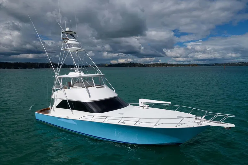 Defiance Yacht Photos Pics 