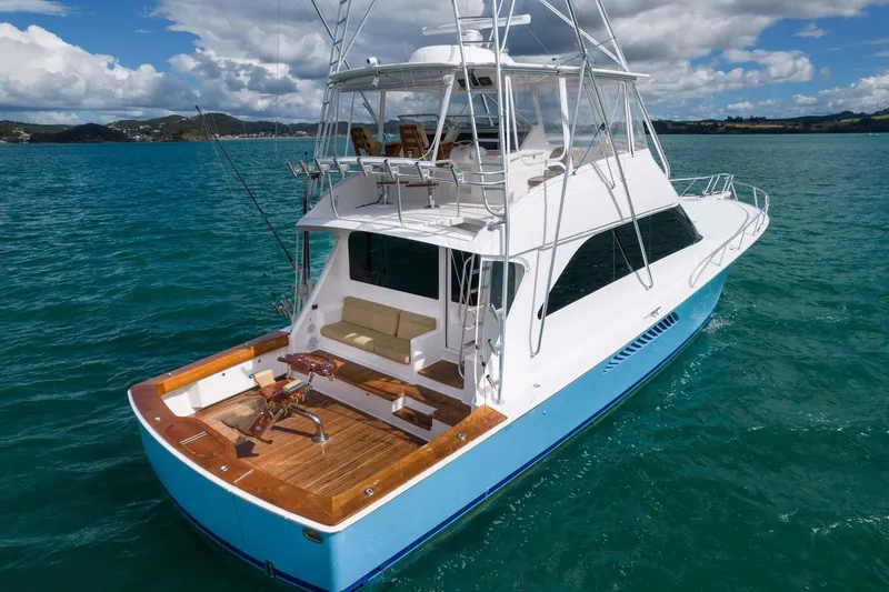 Defiance Yacht Photos Pics 