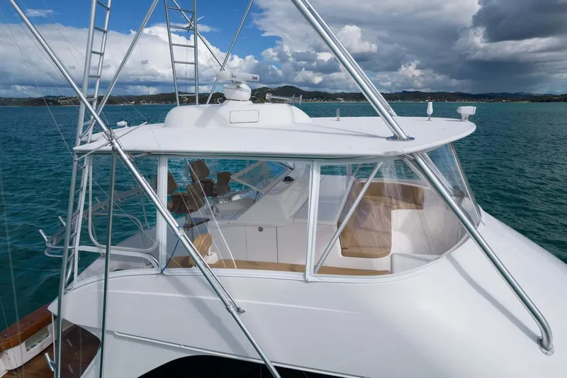 Defiance Yacht Photos Pics 