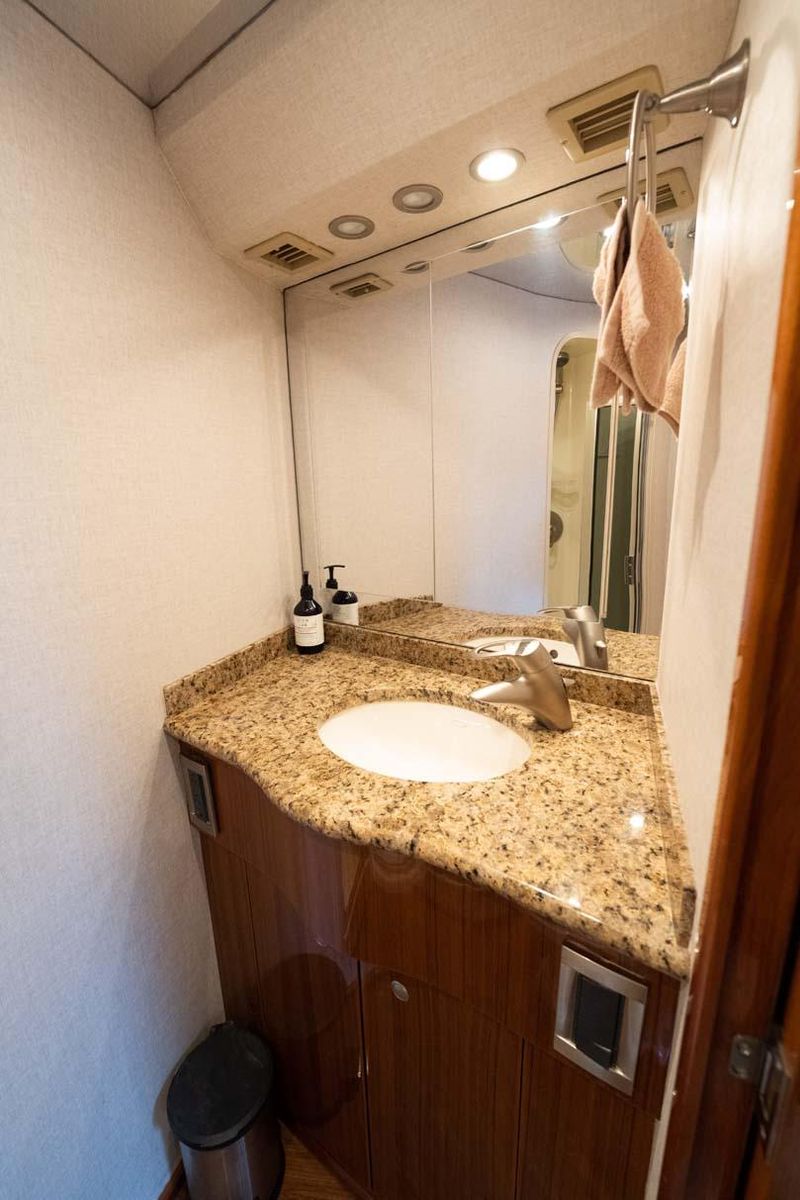 2007 Viking 64 