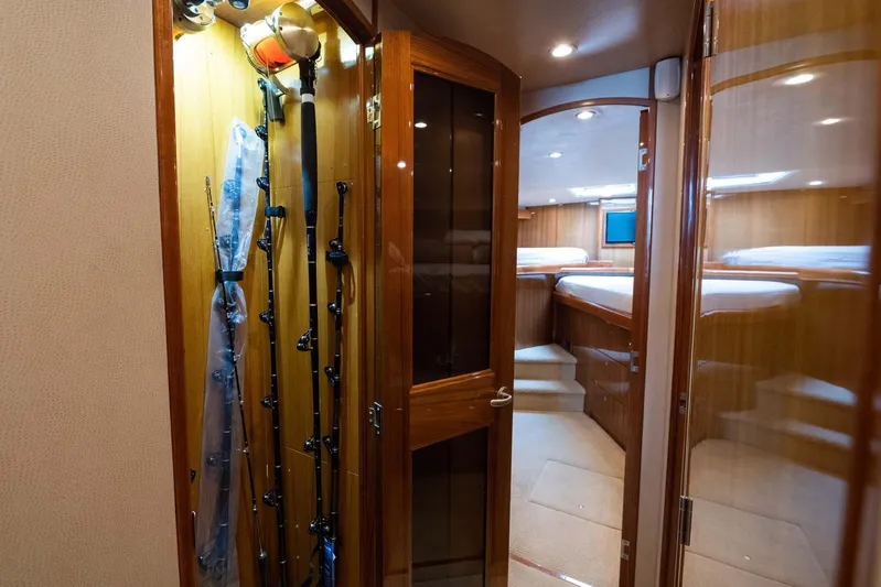 Defiance Yacht Photos Pics 