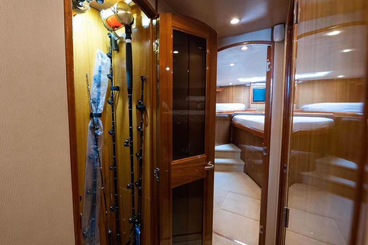 2007 Viking 64 