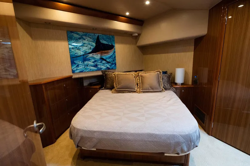 Defiance Yacht Photos Pics 