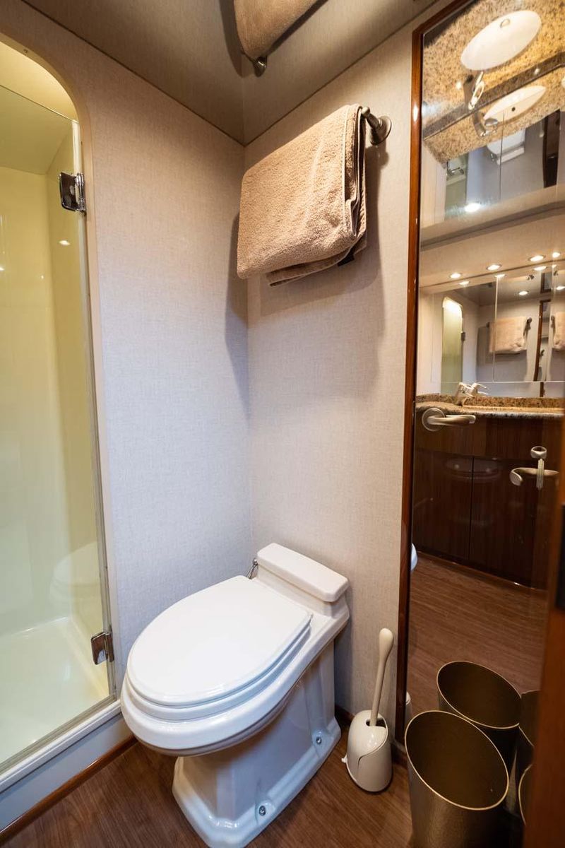 2007 Viking 64 