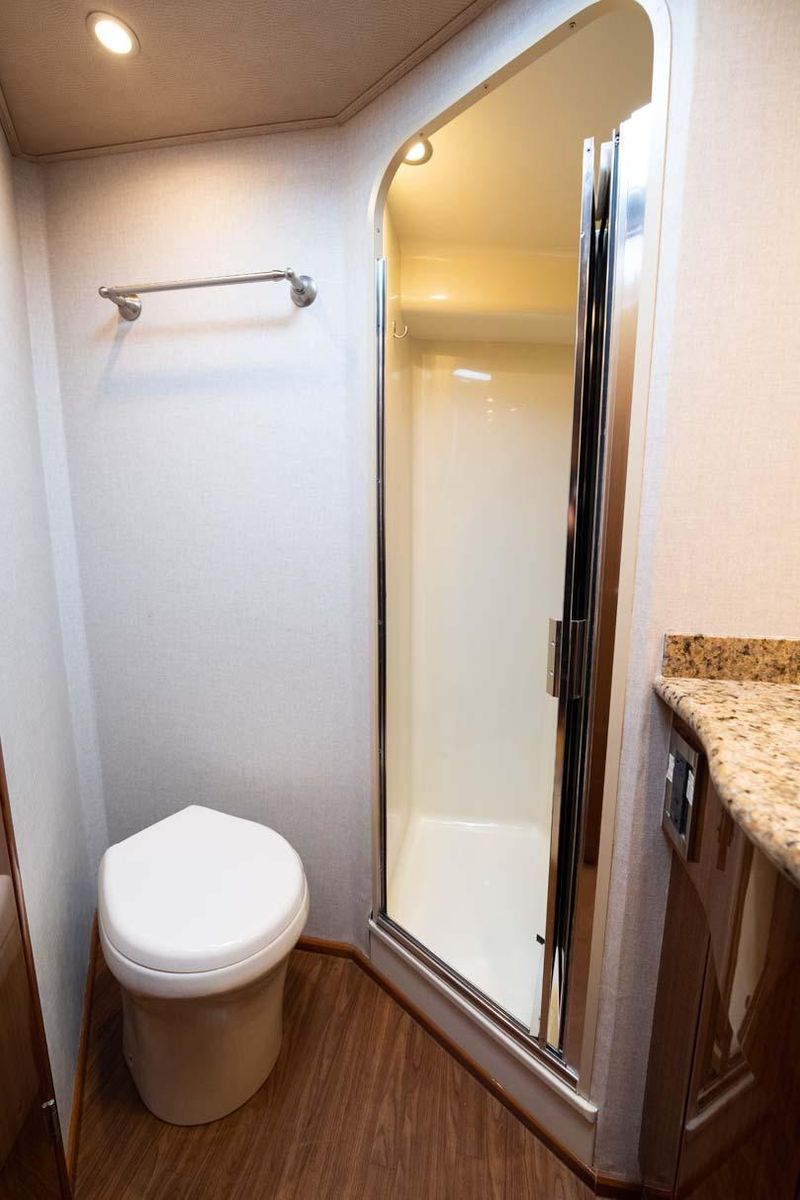 2007 Viking 64 